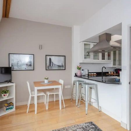 Stylish 1 Bedroom Apartment Near Northcote Road ลอนดอน ภายนอก รูปภาพ
