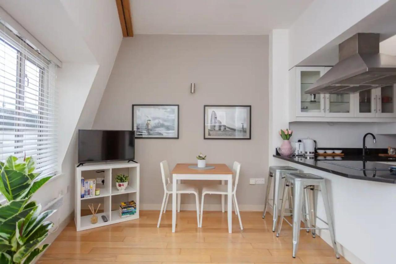 Stylish 1 Bedroom Apartment Near Northcote Road ลอนดอน ภายนอก รูปภาพ