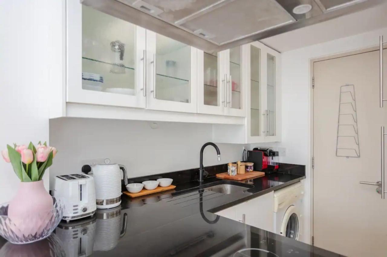 Stylish 1 Bedroom Apartment Near Northcote Road ลอนดอน ภายนอก รูปภาพ