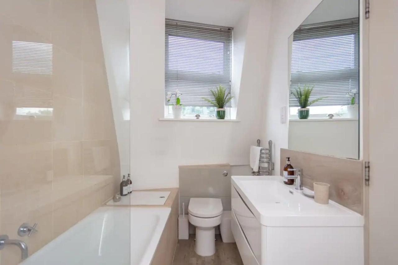 Stylish 1 Bedroom Apartment Near Northcote Road ลอนดอน ภายนอก รูปภาพ